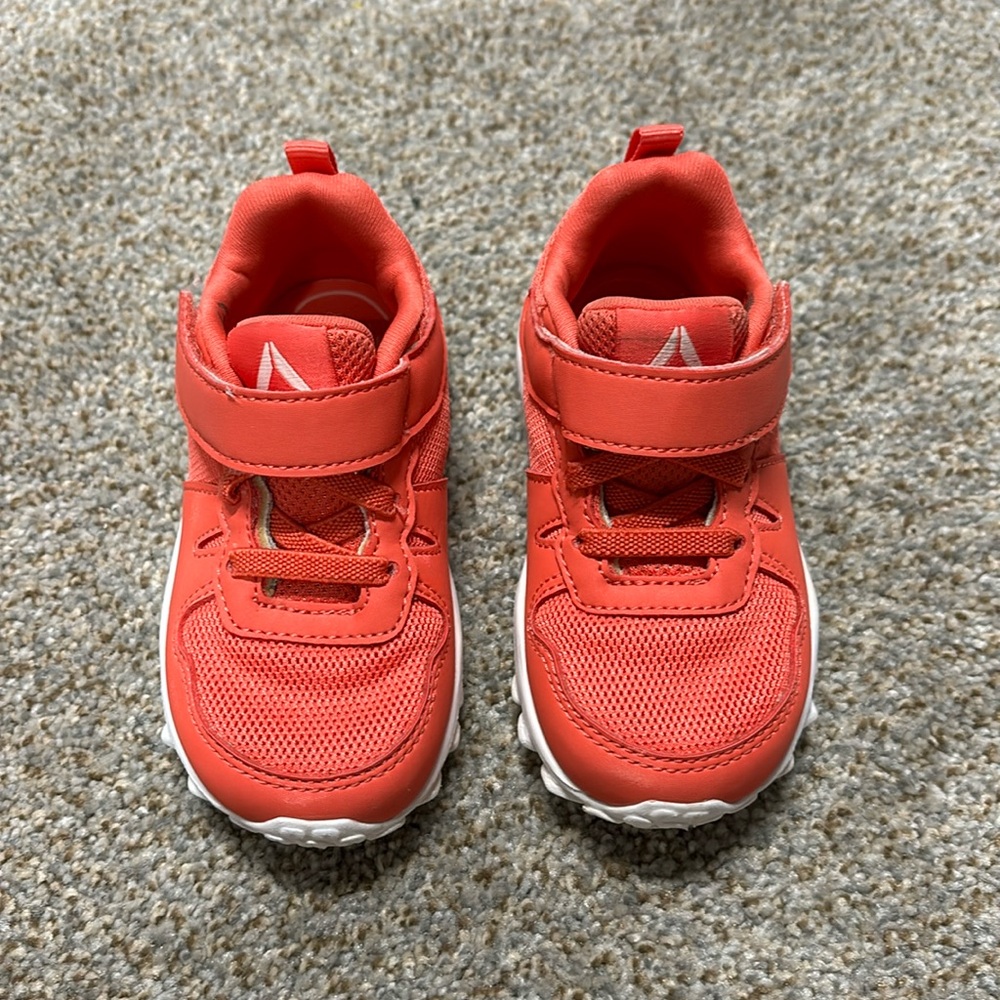 Reebok Peek N’ Fit Pink Sneakers